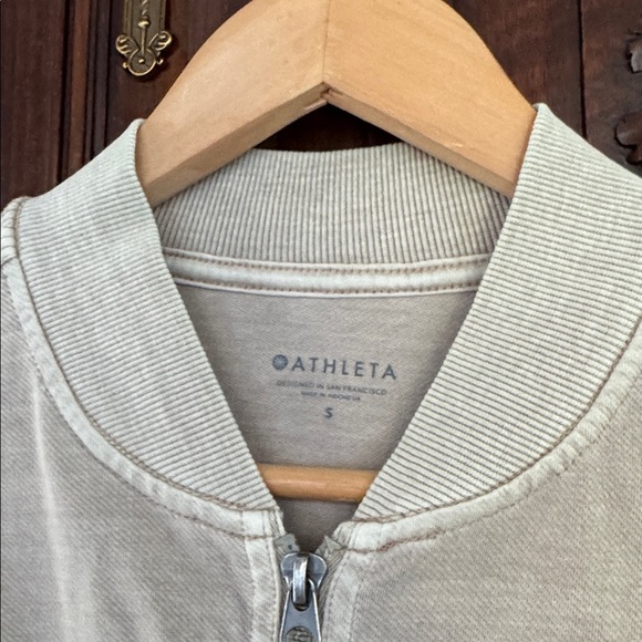 Athleta jacket soft Tan Farallon Bomber Jacket small Performance Pockets Zip - Picture 5 of 7